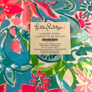 LILLY PULITZER NWT Lounge Towel.